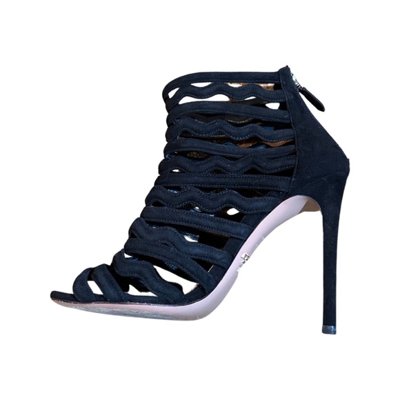 Prada - Picture 3 of 7